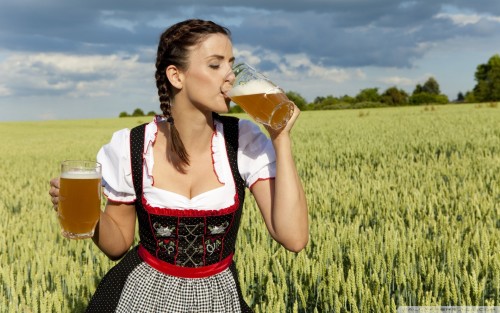 german_woman_drinking_beer-wallpaper-1920x1200.jpg