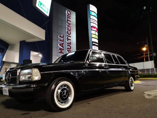 OPI-Nailbar-Multicentro-Desamparados.-COSTA-RICA-MERCEDES-300D-W123-LIMOUSINE.jpg