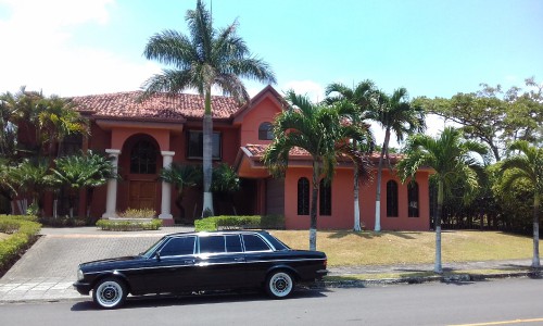 RED-MANSION-LIMOSINA-MERCEDES-300D-LANG-COSTA-RICA.jpg