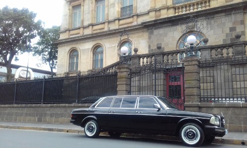 Teatro-Nacional-Costa-Rica-MERCEDES-300D-LANG-LIMOUSINE.jpg