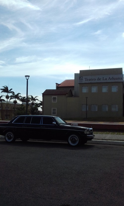 Teatro-de-la-Aduana-COSTA-RICA-MERCEDES-300D-LANG-LIMOUSINE.jpg