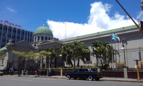 Renaissance-style Catedral Metropolitana. COSTA RICA MERCEDES W123 LIMOUSINE TOURS.