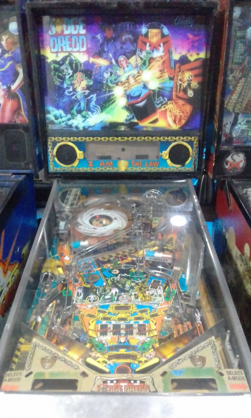 1993-BALLY-JUDGE-DREDD-PINBALL-MACHINE-COSTA-RICA.jpg