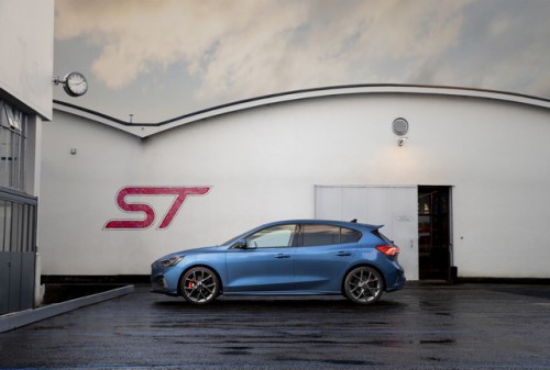 2019_FORD_FOCUS_ST_04.jpg