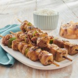 brochettes-de-dinde-marinees-et-chutney-de-peche