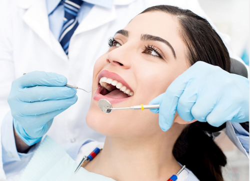 Cosmetic-Dentist-Hollywood-FL.png